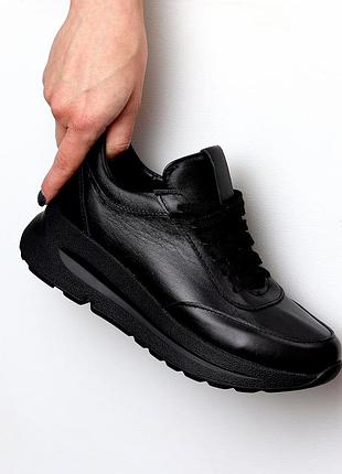 Натуральні базові кросівки