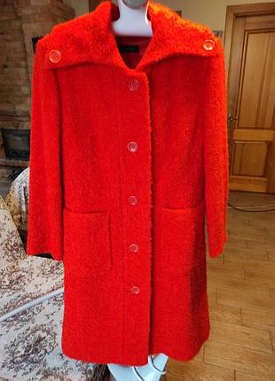 Пальто жіноче, осіннє.