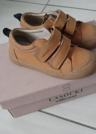 Шкіряні кросівки тна липучках