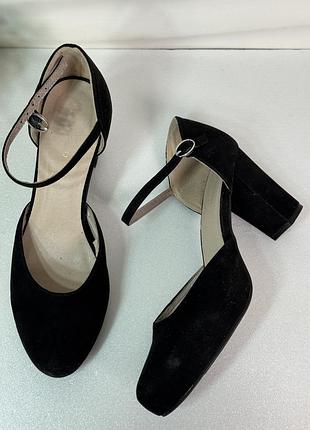 Замшевые аккуратные босоножки с ремешком anna field на устойчивом каблуке 39р