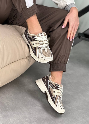 Стильные качественные кожаные трендовые кроссовки в наличии