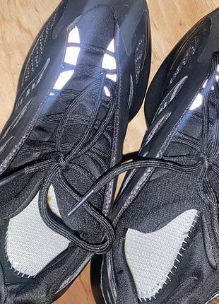 Yeezy 700v3 42 2