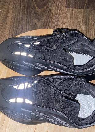 Yeezy 700v3 42 3