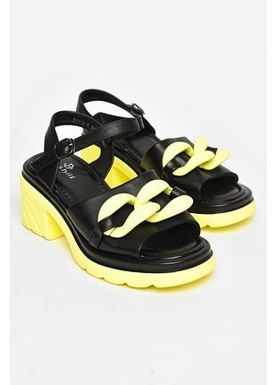 Босоніжки жіночі жовто-чорного кольору