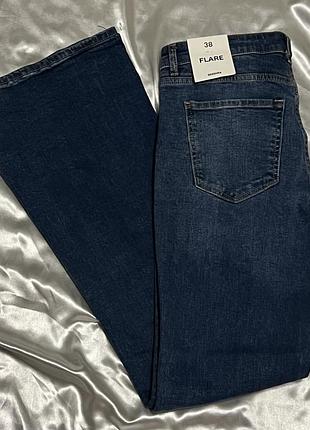 Жіночі джинси кльош bershka