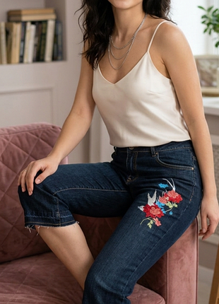 Ексклюзивні ефектні джинсові бріджі з розкішною вишивкою від британького бренду evie
