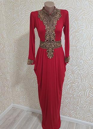 Вечернее красное платье