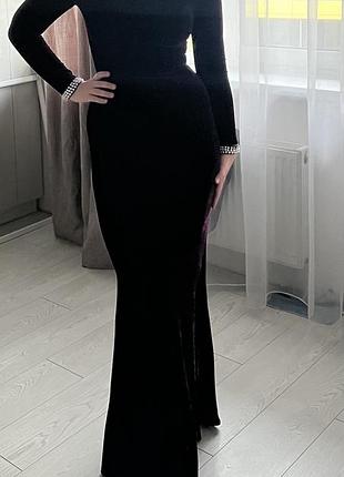 Продам вінтажне вінтажне плаття, колір бордовий , оснащене перлинами