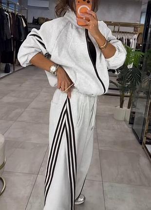 Весняний жіночий костюм