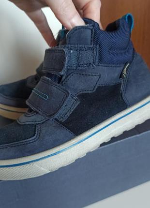 Сникерсы кожаные демисезон оригинал эссо размер 29