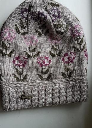 Набор из шапки , шарфа и перчаток.