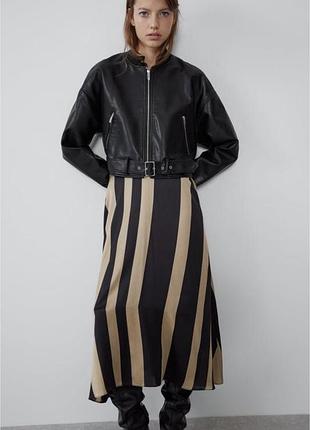 Класна куртка zara