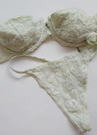Triumph тріумф бюстгальтер комплект трусики мереживні стринги мереживо білизни 80в стрінги кружево набір салатовий ніжний світлий