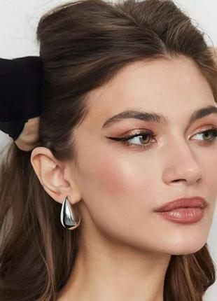 Модные серебристые серьги капли топ стильные