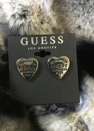 Сережки гвоздики в стилі guess