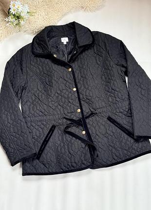 Легка жіноча стьобана куртка