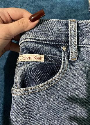 Нові джинси від calvin klein у блакитному кольорі зі спеціального матеріалу денім. пряма модель
