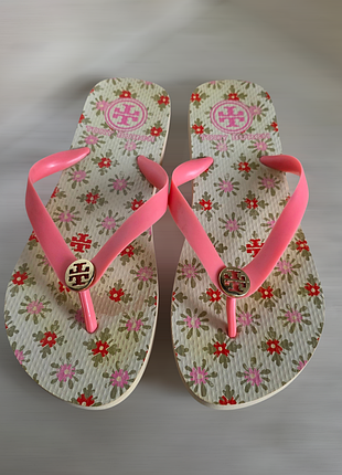 Женские шлепанцы,вьетнамки  с цветочным принтом tory burch