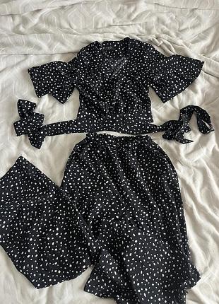 Костюм в горошок