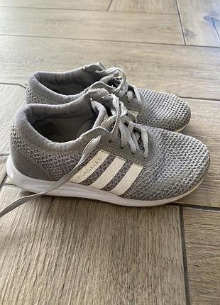 Дитячі кросівки adidas 30 розмір
