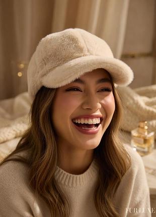 Бежева кепка бейсболка з штучного хутра
