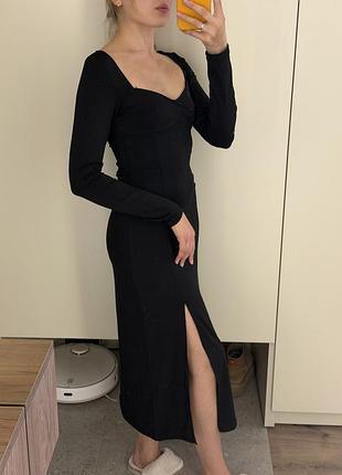 Сукня міді приталена