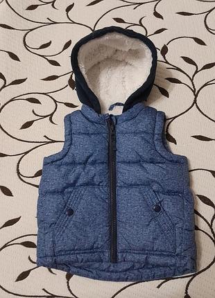 Жилетка на меху на мальчика 6-9 месяцев, фирмы f&f