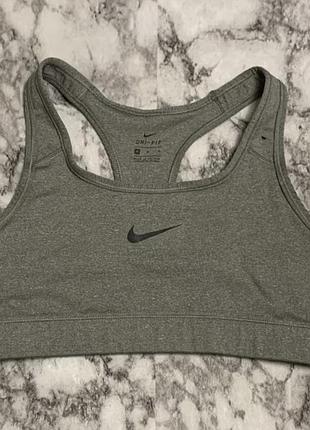 Топ спортивний nike