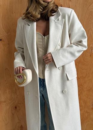 Пальто с поясом на пуговицах
