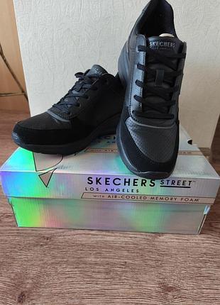 Женские кроссовки skechers