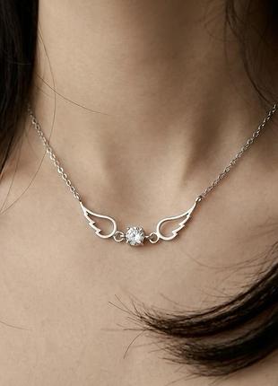 Серебряное колье с крыльями и белым камушкам "порив"