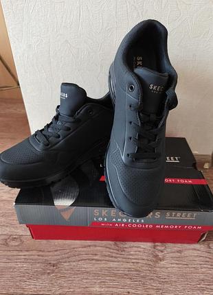 Женские кроссовки skechers