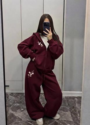 Жіночий спортивний костюм