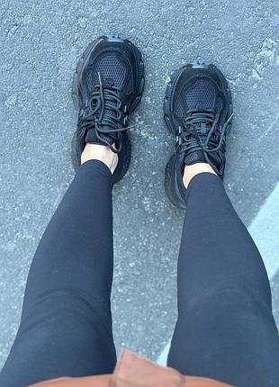 Женские кроссовки