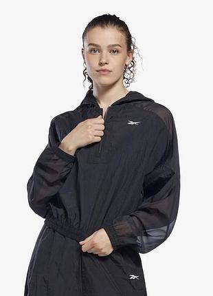 Легкий костюм з плащівки від reebok