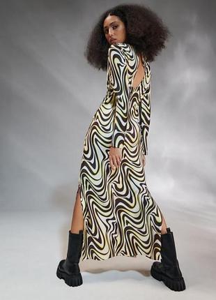 Платье очень оригинальное шелковое