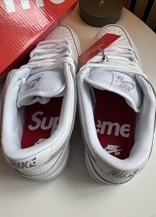 Nike sb dunk low x supreme 4