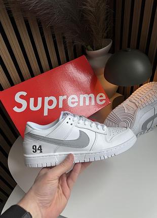 Nike sb dunk low x supreme 3