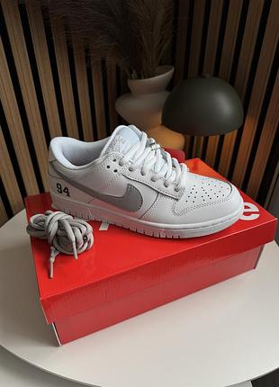 Nike sb dunk low x supreme 6