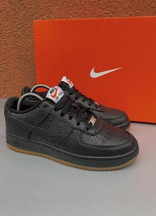 Оригінальні жіночі шкіряні кросівки nike air force 1  07lv 8 38 розмір 24 см чорного кольору