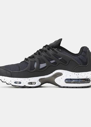 Nike air max plus triple 4