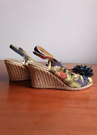 Туфли босоножки кожаные на танкетке hotter comfort concept , p.6/39  с цветочным принтом