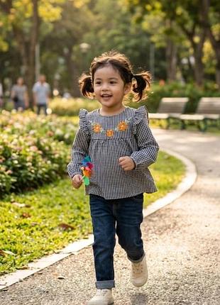 Блузка рубашка на девочку с вышивкой в цветочек nutmeg 3-4 года