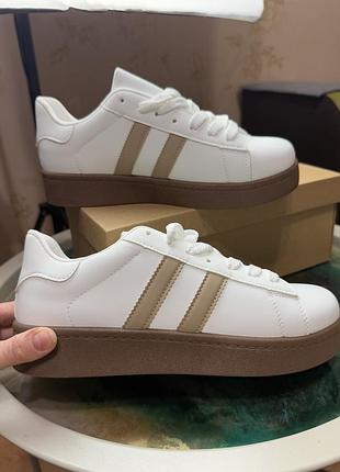 Взуття, кеди