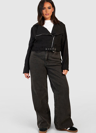 Новая брендовая лёгкая укороченная чёрная куртка-косуха "boohoo". размер uk16.