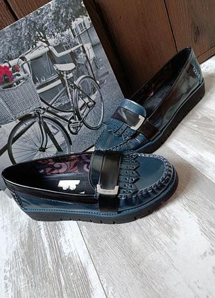 Жіночі туфлі лофери з натуральної шкіри geox синьо чорного кольору розмір 39