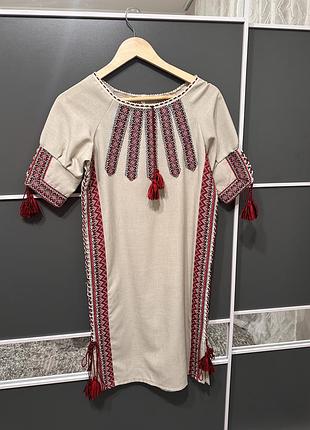 Вишивана сукня