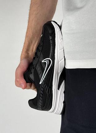 Nike initiator black white 5