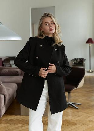 Пальто на пуговицах