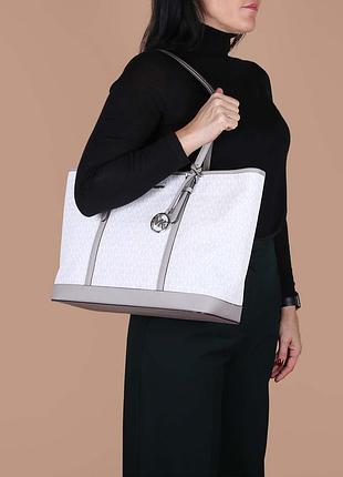 Жіноча біла сумка, шопер jet set travel mk signature від michael kors